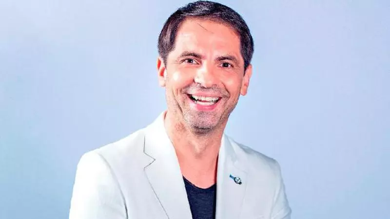 Dan Negru îi trimitea scrisori de Crăciun Moșului, în copilărie: ”Așteptam cadouri sofisticate și daruri multe”. Ce îi cere acum / EXCLUSIV