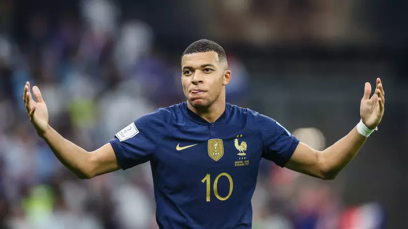 Cine e Kylian Mbappé Lottin. A marcat trei goluri în finala Campionatului Mondial din Qatar