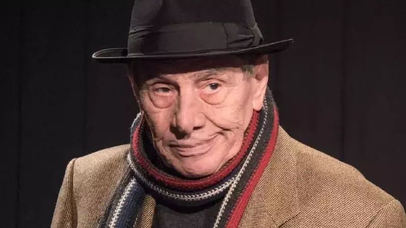 Priveghiul lui Mitică Popescu. Imagini dureroase de la Teatrul Mic, acolo unde cei care l-au iubit pot veni să-și ia adio