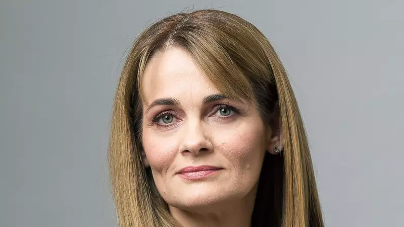 De ce a albit Elvira Deatcu de la 18 ani și ce spune despre operațiile estetice: „Am și plâns foarte mult, am pierdut nopți, e firesc să am riduri” / EXCLUSIV