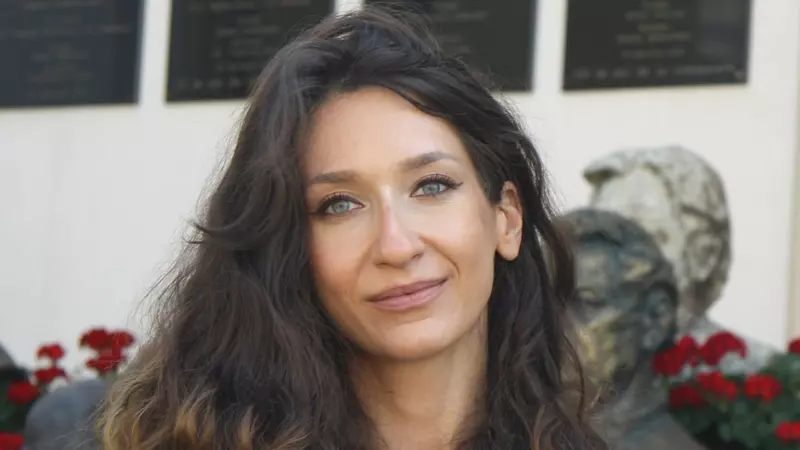 Ce trucuri de frumusețe are Ioana Dichiseanu. Nu-și mai vopsește părul de 3 ani și folosește șampon pentru cai: „Am văzut-o și pe mama de mică cum se îngrijește” / EXCLUSIV