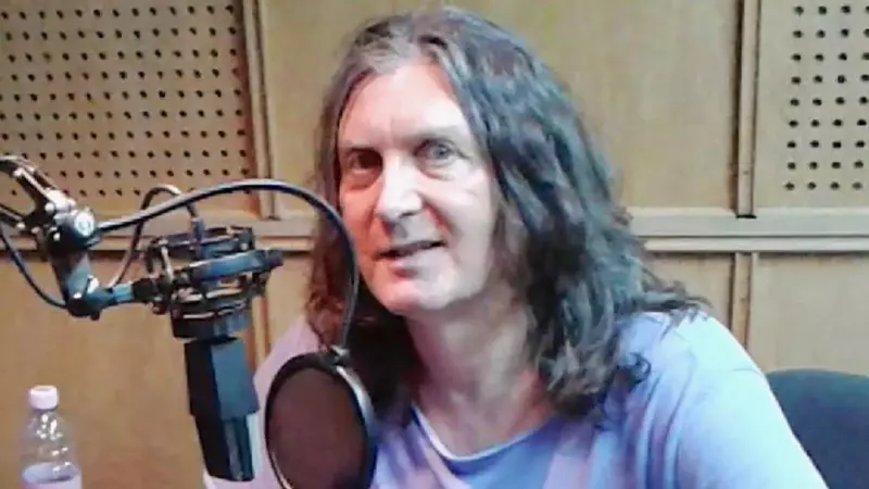 De ce s-a retras Laurențiu Cazan din lumina reflectoarelor. Artistul s-a mutat în Buzău: „Uite în ce societate trăim... Stai și te crucești!” / EXCLUSIV