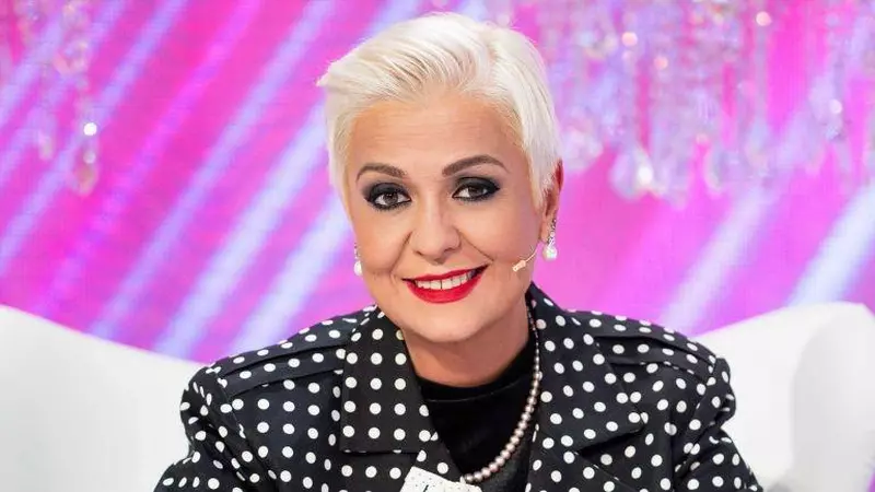 Ce produs simplu folosește Monica Anghel, pentru un ten sănătos: "Din punctul meu de vedere, e sfânt!"