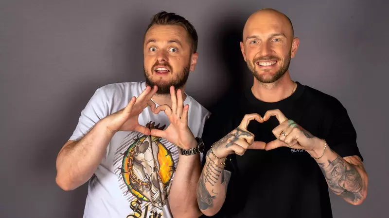 Cătălin Bordea și Nelu Cortea au gătit și au făcut show la Chefi la Cuțite: "Mamaie, nu sunt crutoane, asta e anafură"