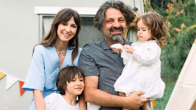 Cum își educă Dana Rogoz fiul, la 9 ani. Actrița recunoaște că e mai autoritară decât soțul ei: „Am așteptări mari de el. Când va ajunge la 100 de cărți citite, i-am promis că…” / EXCLUSIV
