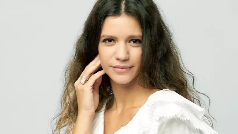 Ada Condeescu a fost hărțuită de femeile din industria artistică: „Natura feminină mi se pare mult mai periculoasă. Eram mult mai naivă acum 13 ani, când…” / EXCLUSIV