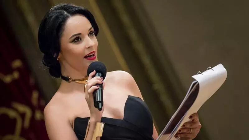 Ce se întâmpla, de fapt, în culisele emisiunii "Surprize, surprize!", prezentate de Andreea Marin. Facturi telefonice de 20.000 de euro și 5.000 de scrisori, săptămânal