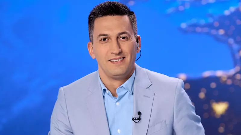 Cine i-a făcut cunoștință lui Cosmin Stan de la PRO TV cu soția lui, Oana: ”M-a întrebat: ai gagică? Și mi-a stabilit o întâlnire”. Cei doi sunt împreună de 18 ani / EXCLUSIV