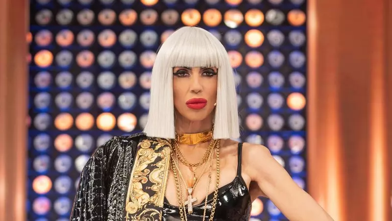 Raluca Bădulescu va purta o ținută de 12 kilograme, cu 2.000 de cristale Swarovski, în marea finală Bravo, ai stil!: „Am asortat o capă de 3 metri lungime"