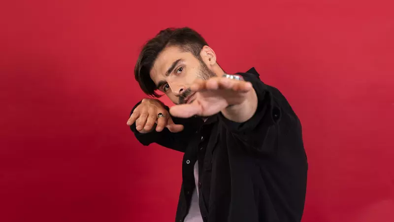 Cum și-a descoperit Daniel Nuță pasiunea pentru actorie: "Mă simțeam cel puțin Brad Pitt". Ce spune despre scenele de amor cu Teona Stavarachi din serialul "Groapa"/ EXCLUSIV