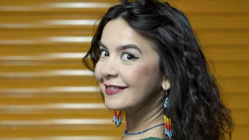 Cum a fost cucerită Ioana Calotă de soțul ei și ce s-a întâmplat la prima lor întâlnire: "M-am gândit că a venit dintr-un film. A spus că știe să citească în palmă și..."