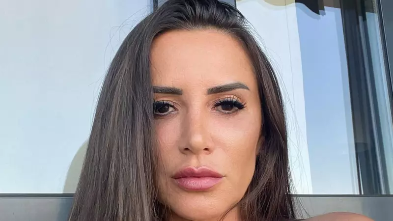 "Cea mai dureroasă operație estetică. Zici că cineva m-a bătut cu un ciocan în mandibulă, nu am putut să mănânc trei săptămâni. Eu mi-am operat și sânii de patru ori". Chinurile prin care a trecut Mara Bănică, în timpul operației de lifting facial