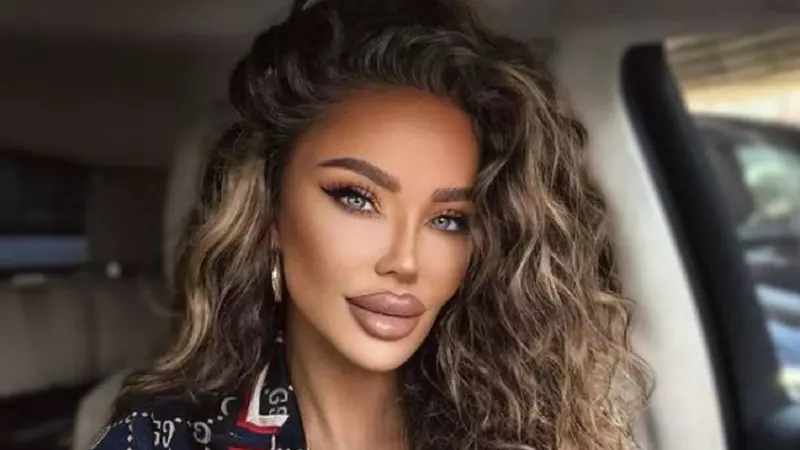 Bianca Drăgușanu, cu sânii la vedere într-o bluză transparentă și mulată. Vedeta a dezvăluit ultimele operații estetice pe care și le-a făcut