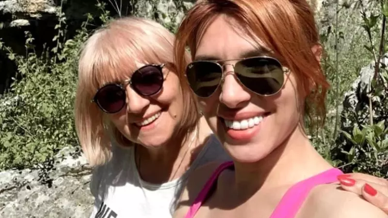 "Când am depistat, era mult prea târziu. Nu putea să-i fie făcut niciun tratament. Această boală care e foarte vicleană și care se numește cancer..." Cum își alină Sorana Darclee de la A.S.IA. durerea după ce și-a pierdut mama