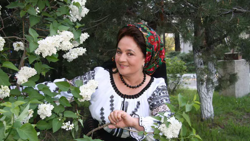 Laura Lavric ajunge a doua oară pe masa de operație: „Am mers pe stradă cu un cadru metalic" / De ce afecțiune suferă