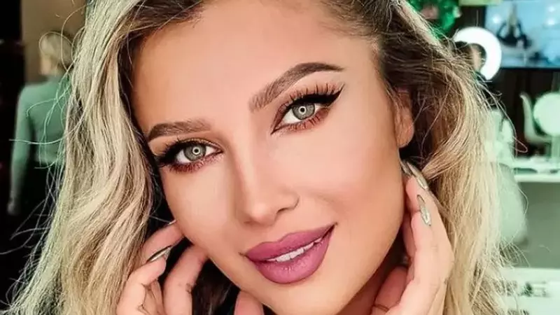 De ce a renunțat Lora la părul blond: ”Am ales roșu pentru că am ochii verzi și tenul este un pic mai măsliniu...” Cum merge afacerea ei cu produse cosmetice / EXCLUSIV
