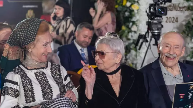 Ce gest a făcut Victor Rebengiuc pentru Sofia Vicoveanca la Gala Andreei Marin, de la Palatul Parlamentului, și ce cadou i-a făcut artista jurnalistei: „De câte ori vine la București îmi aduce câte ceva în traistă”/ EXCLUSIV