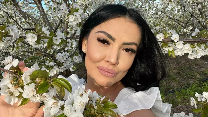 Andreea Mantea recunoaște că a avut de învățat din greșelile surorii ei: "Nu picam niciodată în plasă. Când trebuia să iau o decizie, aveam grijă..."/ Cu ce se ocupă Lavinia, sora mai mare a prezentatoarei