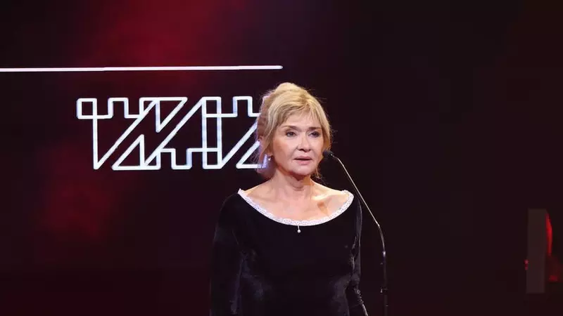 Catrinel Dumitrescu, apariție spectaculoasă la Gala TIFF, pe covorul roșu. Actrița a primit Premiul de Excelență și a fost aplaudată îndelung