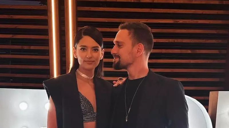Oana și Vlad Gherman, prima apariție după nuntă, la Petrecerea VIVA! 2024. Zâmbitori și eleganți, cei doi actori au atras toate privirile pe covorul roșu