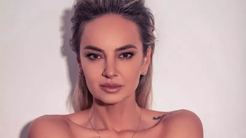 Roxana Ionescu, imagini incendiare în costum de baie. Cum s-a pozat „Mama Natură” în vacanța din Toscana, unde e plecată cu finii Gabriela și Dani Oțil: „Mulțumiri speciale soțului, finu...”