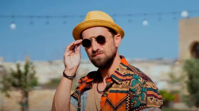 Cine îl va înlocui pe Dani Oțil la Neatza, cât timp prezentatorul va filma pentru Power Couple. Un alt coleg de la Antena 1 va prezenta alături de Răzvan Simion