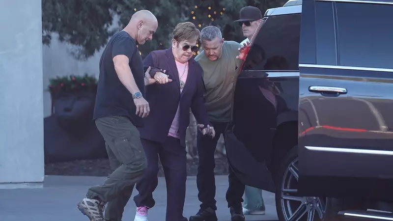 Elton John și-a pregătit deja înmormântarea: „Pe piatra mea funerară vreau să scrie...”. Artistul are 77 de ani și a orbit parțial