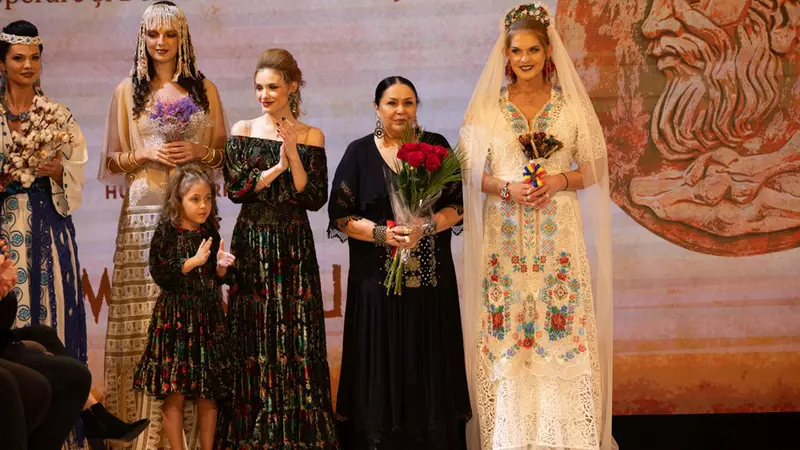 Cât timp a lucrat Liza Panait pentru noua ei colecție, inspirată din cultura dacilor: ”64 de piese vestimentare și trei mirese...” Ce rol ar fi trebuit să aibă regretatul Nicu Covaci în acest proiect / EXCLUSIV