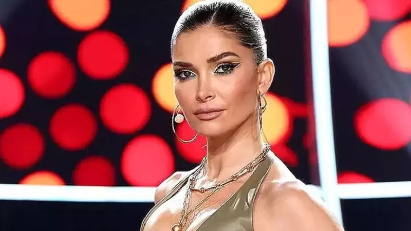 Alina Pușcas nu a fost la înmormântarea tatălui ei și nici măcar acum nu știe unde e mormântul: "Știu unde este doar mormântul bunicilor". Părinții ei s-au despărțit când avea doar 3 ani