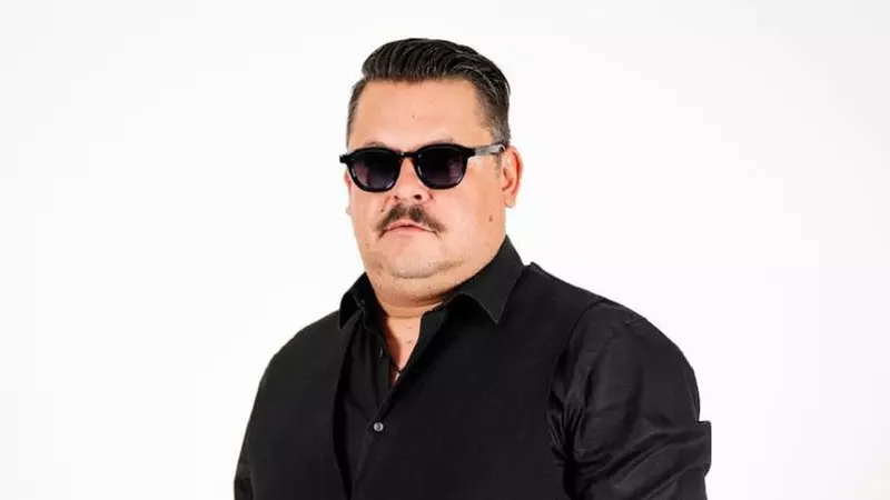 Mihai Bobonete dezminte că a fost dat în judecată: "Nu m-au ridicat mascații, nu nimic. Aflați de la mine că sunt bine merci în vacanță acasă. Fiți deștepți, că țara geme!"