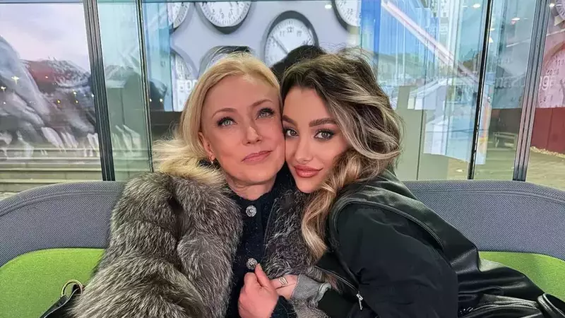 Lucia Bubulac, prima soție a lui Cătălin Crișan, a împlinit 61 de ani. Fiica ei, Daria, i-a făcut o urare emoționantă: „Mămica mea, tu ești supereroul meu”