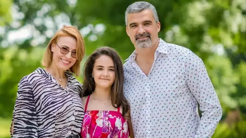 ”Mi-a spus că tata, la un moment dat, fuma două țigări în același timp. Și asta fără să....” Aurelian Temișan a povestit cum a debutat la Festivalul Mamaia, în 1989, și ce emoții a avut tatăl lui / EXCLUSIV