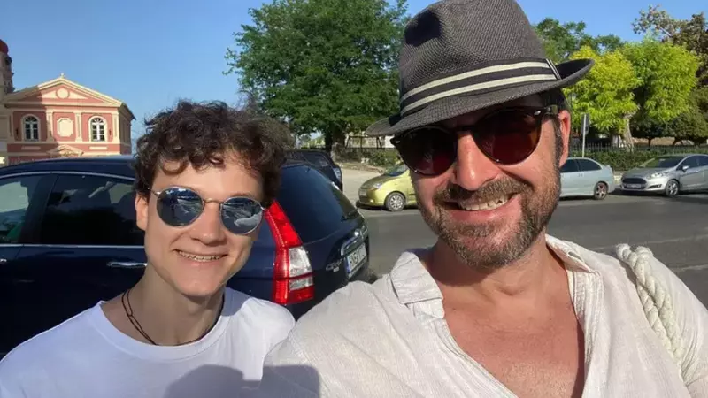 De ce Andrei Aradits nu a jucat în niciun serial cu fiul lui, Eric, până acum și ce relație au: „Mi-ar fi și frică. Presimt că ne-am contra pe tot felul de detalii, că amândoi suntem încăpățânați”