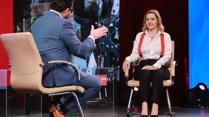 Tatăl Elenei Lasconi se află la terapie intensivă: "I-aș fi pupat mâinile dacă era aici, mama a trecut prin niște momente foarte grele, nu doar cu mine"