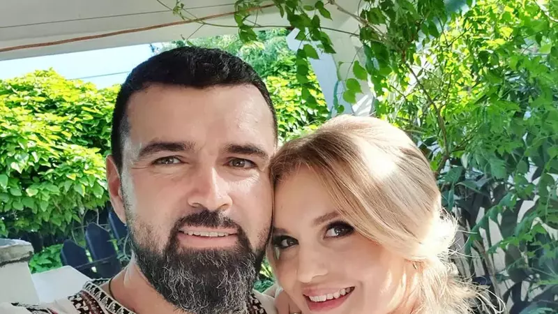 Cum s-a schimbat relația dintre Vlad Miriță și soția lui, Maria Natură, cu 16 ani mai tânără, după căsătorie. Ce face fiul lor: „E la o școală ortodoxă, noi suntem mai conservatori” / EXCLUSIV