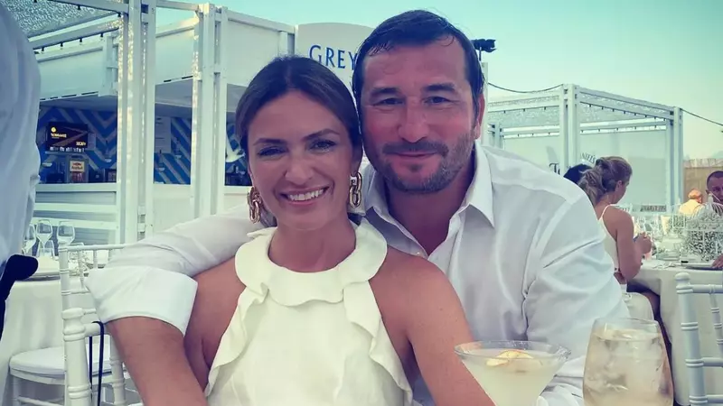 Maria Marinescu recunoaște că soțul ei, Alin Petrache, decide tot în casă: „E foarte posesiv, bărbatul alfa, care ține casa, ține tot. Nu-mi cere să gătesc, nu-mi cere să spăl, să calc"