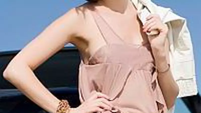 Laura Cosoi