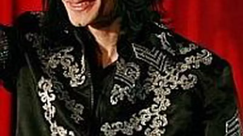 Casa lui Michel Jackson e sub asediu