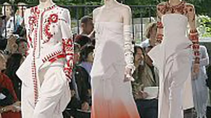 Show-ul Givenchy Haute Couture toamna - iarna 2009-2010