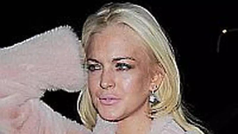 Lindsay Lohan - Sexy la Whitney Museum Gala