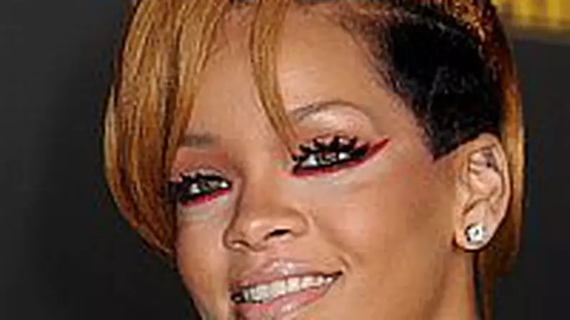 Rihanna - Intr-un pictorial fierbinte