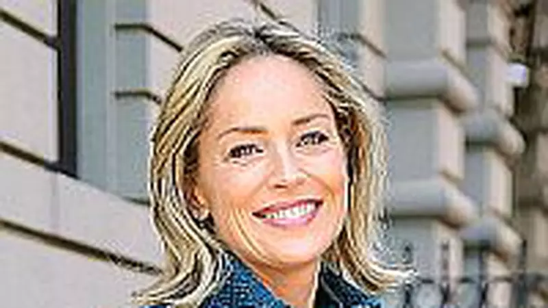 Sharon Stone - Guest star in ”Lege si ordine”