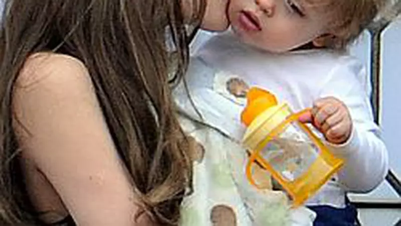 Angelina Jolie - Momente tandre in Italia