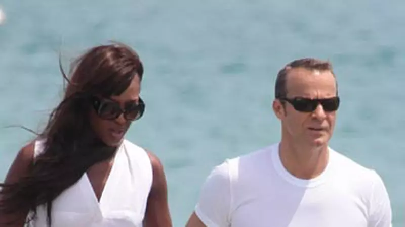 Vedete pe plaja la Saint Tropez: Naomi Cambell, Liam Neeson, Victoria Silvstedt