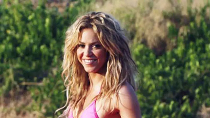 Shakira - Lady in pink