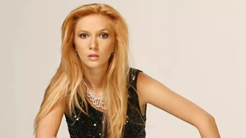 Adela Popescu si gasca de Dorobanti din ”Iubire si onoare”