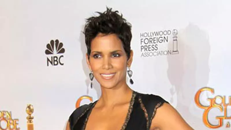Halle Berry - Cea mai sexy mamica. Vezi cine se mai afla in top