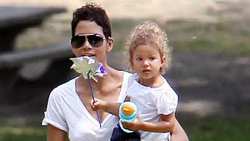 Cele mai sexy sapte mamici de la Hollywood