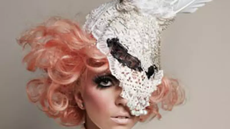 Lady Gaga si aparitiile sale extravagante