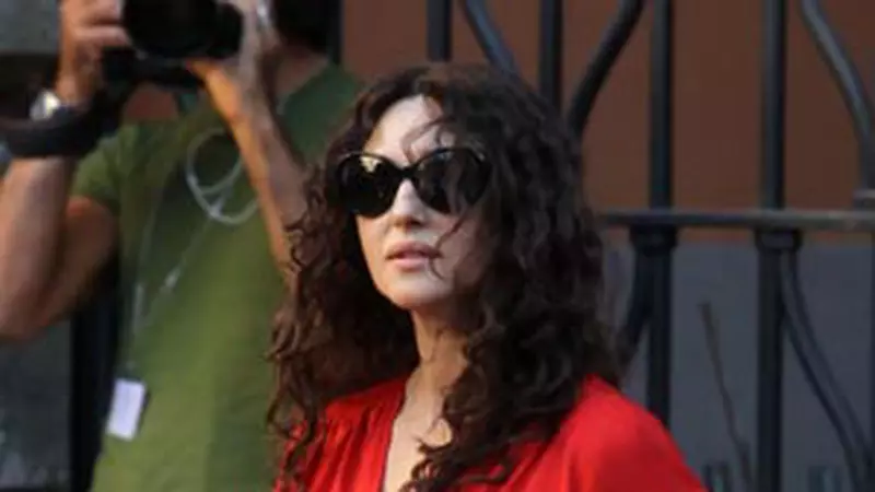 Monica Bellucci - Lady in red